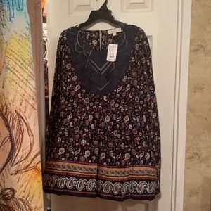 Long sleeve blouse navy blue with tan and red. 4x